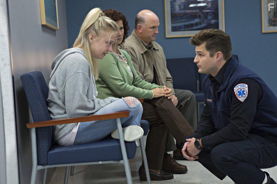 Rengin Altay, Ken Bradley, Paulina Olszynski, and Kevin Bigley in Sirens (2014)