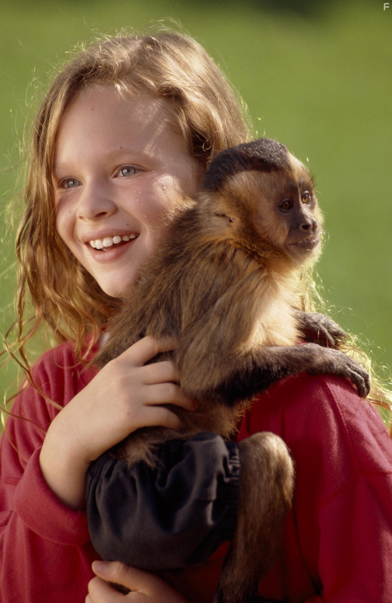 Thora Birch in Неприятности с обезьянкой (1994)