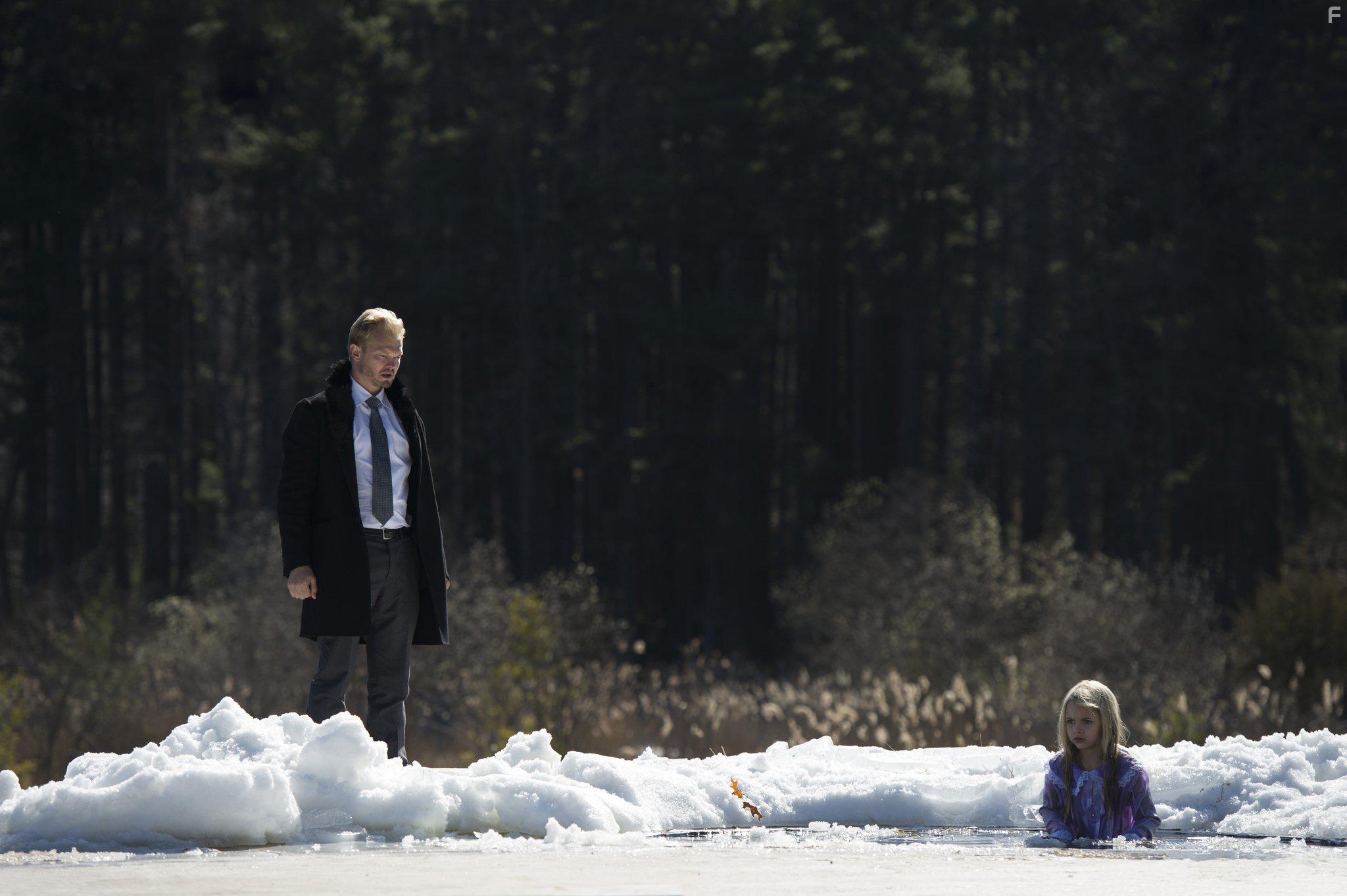 Nikolai Nikolaeff and Zoey Todorovsky in The OA (2016)