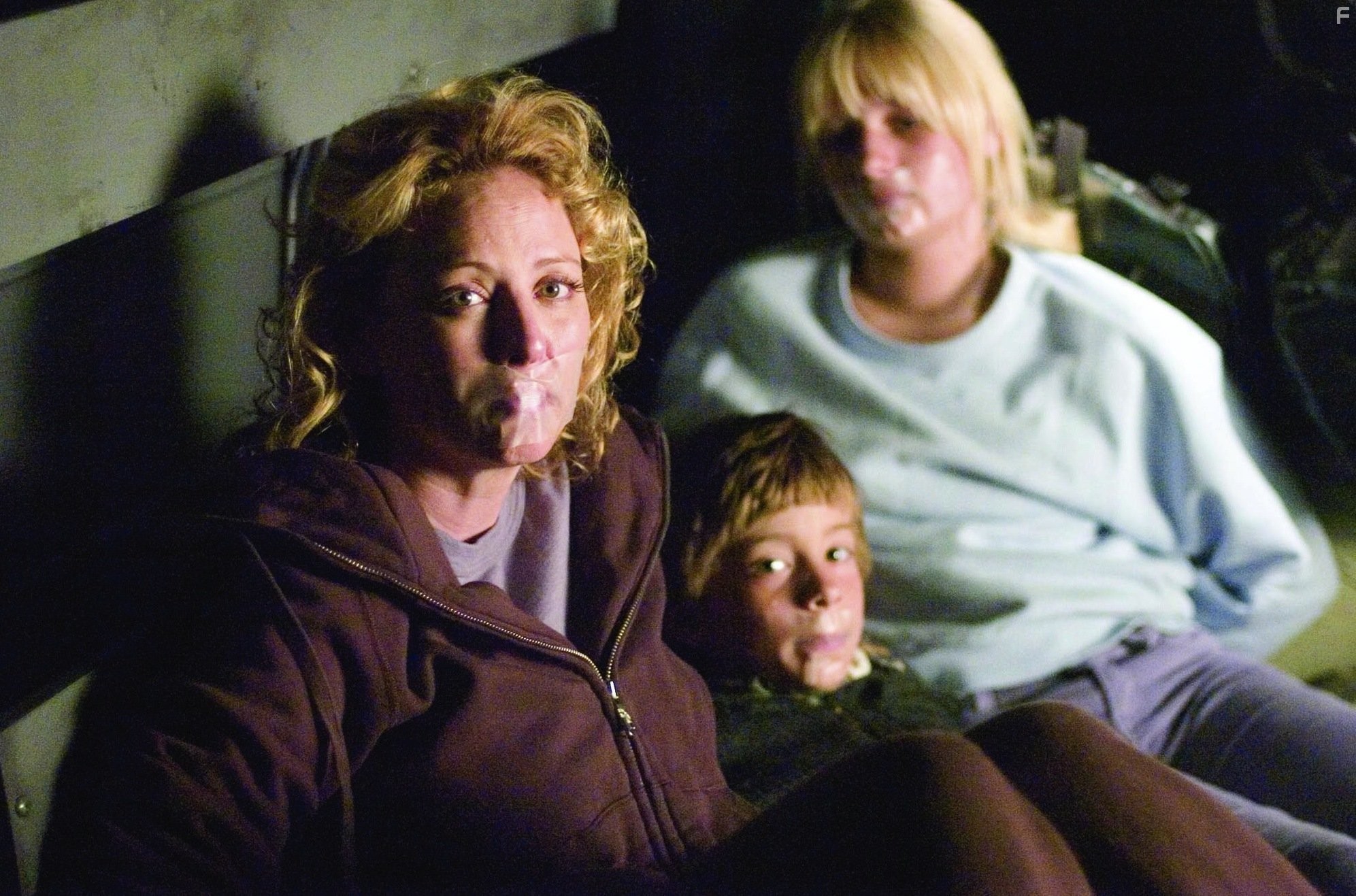 Virginia Madsen, Carly Schroeder, and Jimmy Bennett in Огненная стена (2006)