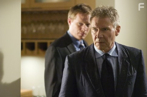 Harrison Ford and Paul Bettany in Огненная стена (2006)