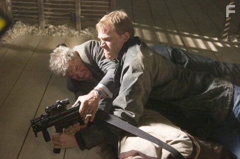Harrison Ford and Paul Bettany in Огненная стена (2006)