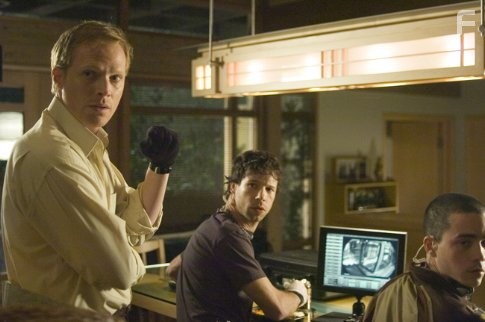 Paul Bettany, Kett Turton, and Vince Vieluf in Огненная стена (2006)