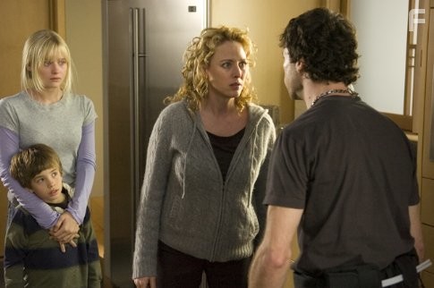 Virginia Madsen, Carly Schroeder, and Jimmy Bennett in Огненная стена (2006)