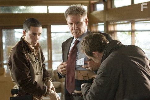 Harrison Ford and Kett Turton in Огненная стена (2006)