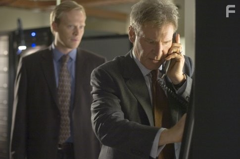 Harrison Ford and Paul Bettany in Огненная стена (2006)