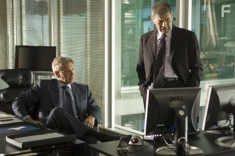 Harrison Ford and Robert Forster in Огненная стена (2006)