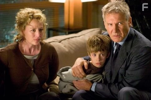 Harrison Ford, Virginia Madsen, and Jimmy Bennett in Огненная стена (2006)