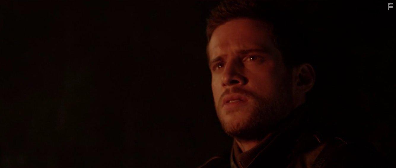 Dan Ewing in Red Billabong (2016)