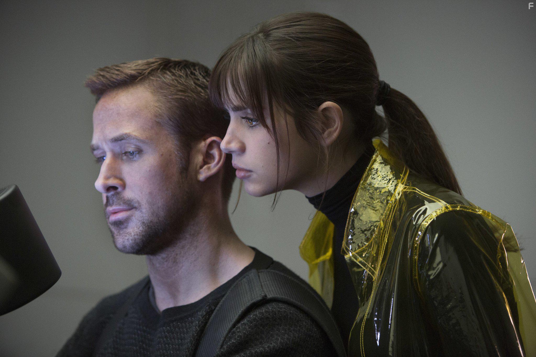 Ryan Gosling and Ana de Armas in Blade Runner 2049 (2017)