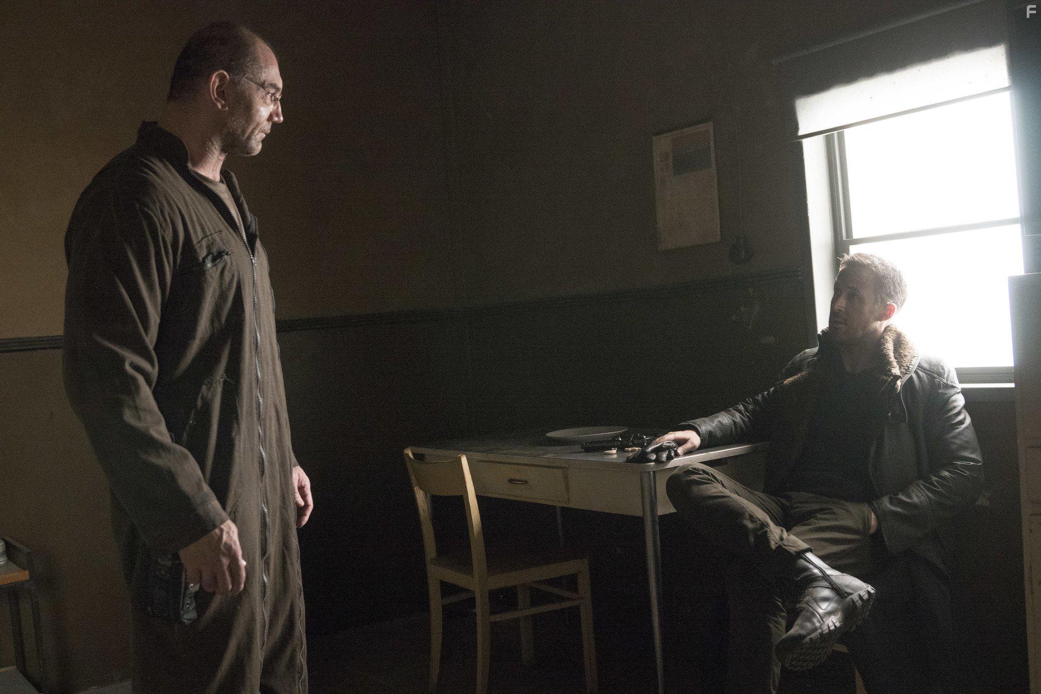 Ryan Gosling and Dave Bautista in Blade Runner 2049 (2017)