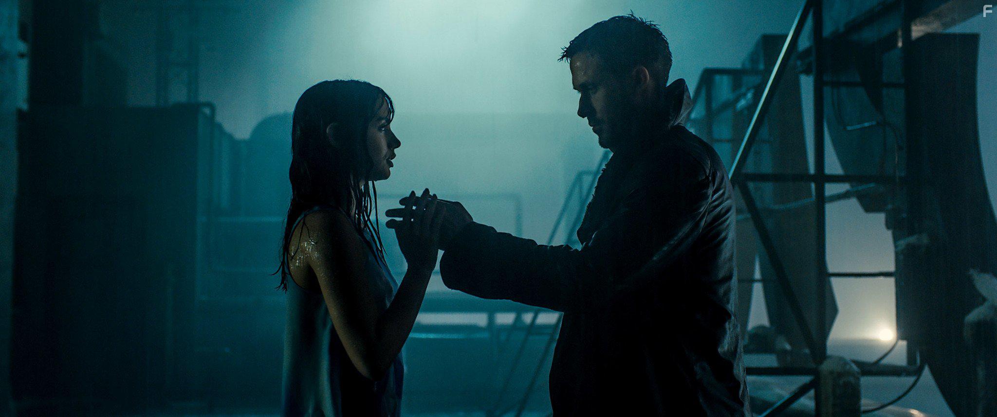 Ryan Gosling and Ana de Armas in Blade Runner 2049 (2017)