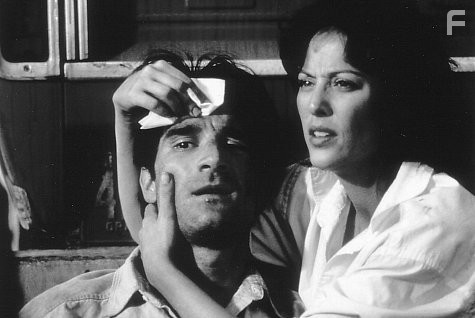 Elias Koteas and Virginia Madsen in Пророчество (1995)