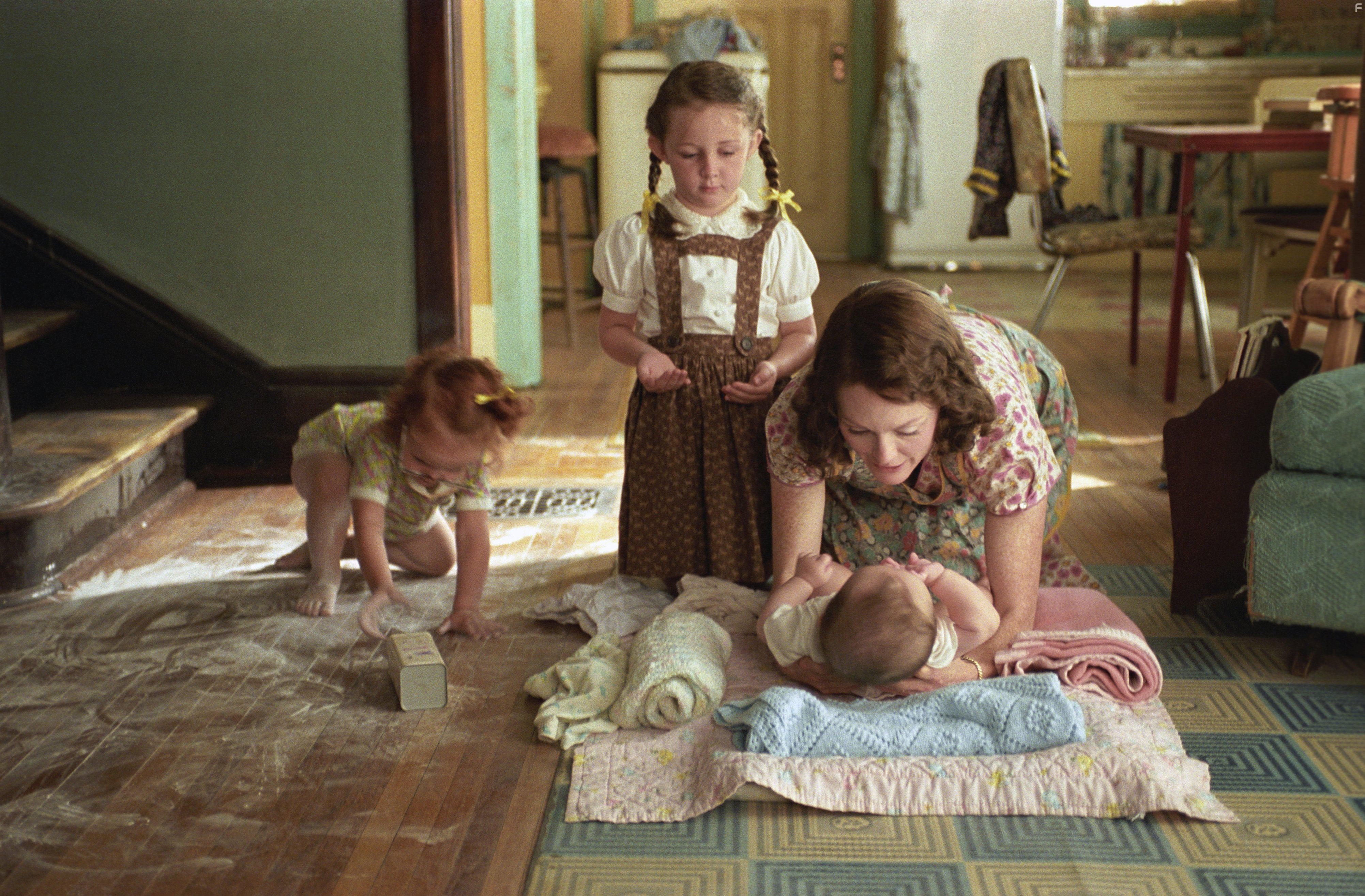 Julianne Moore in The Prize Winner of Defiance, Ohio (2005)