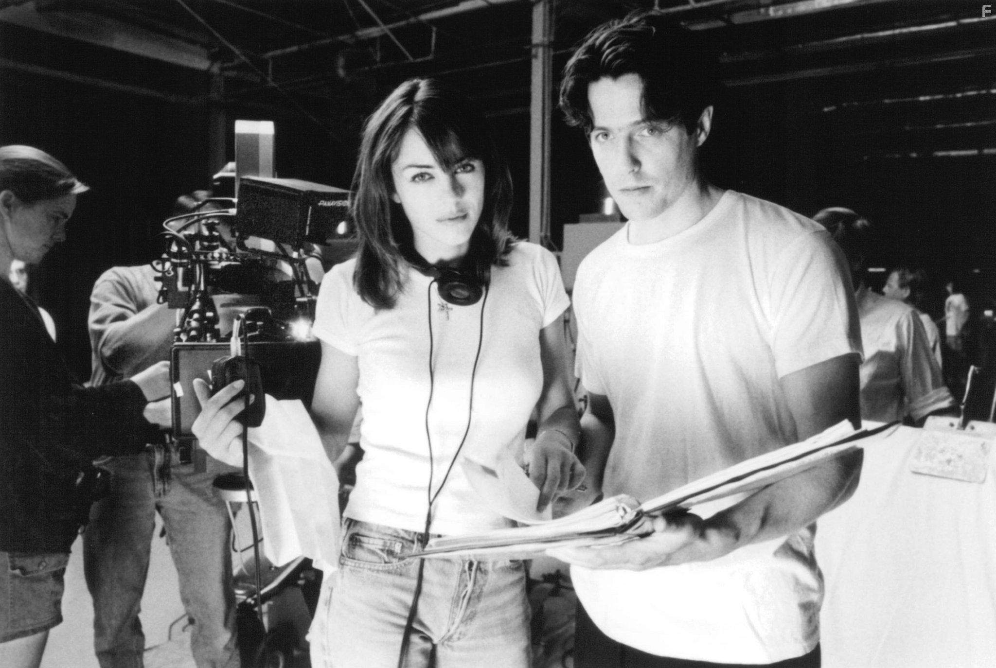 Elizabeth Hurley and Hugh Grant in Крайние меры (1996)