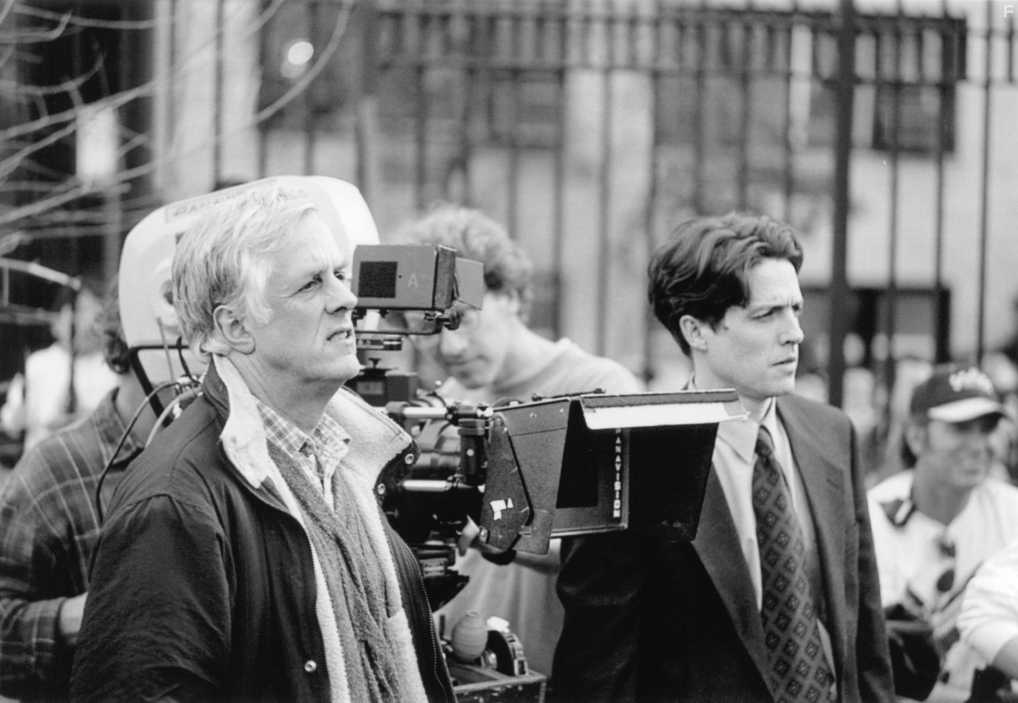 Hugh Grant and Michael Apted in Крайние меры (1996)