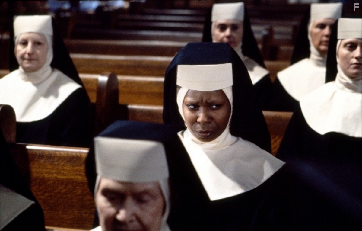 Whoopi Goldberg in Сестричка, действуй (1992)