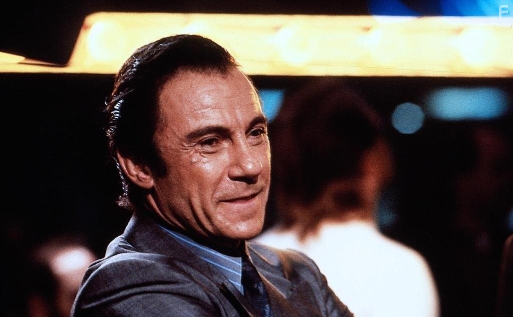 Harvey Keitel in Сестричка, действуй (1992)