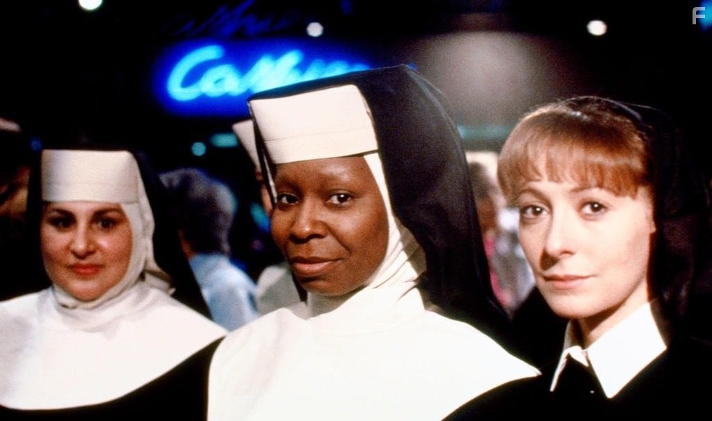 Whoopi Goldberg, Kathy Najimy, and Wendy Makkena in Сестричка, действуй (1992)