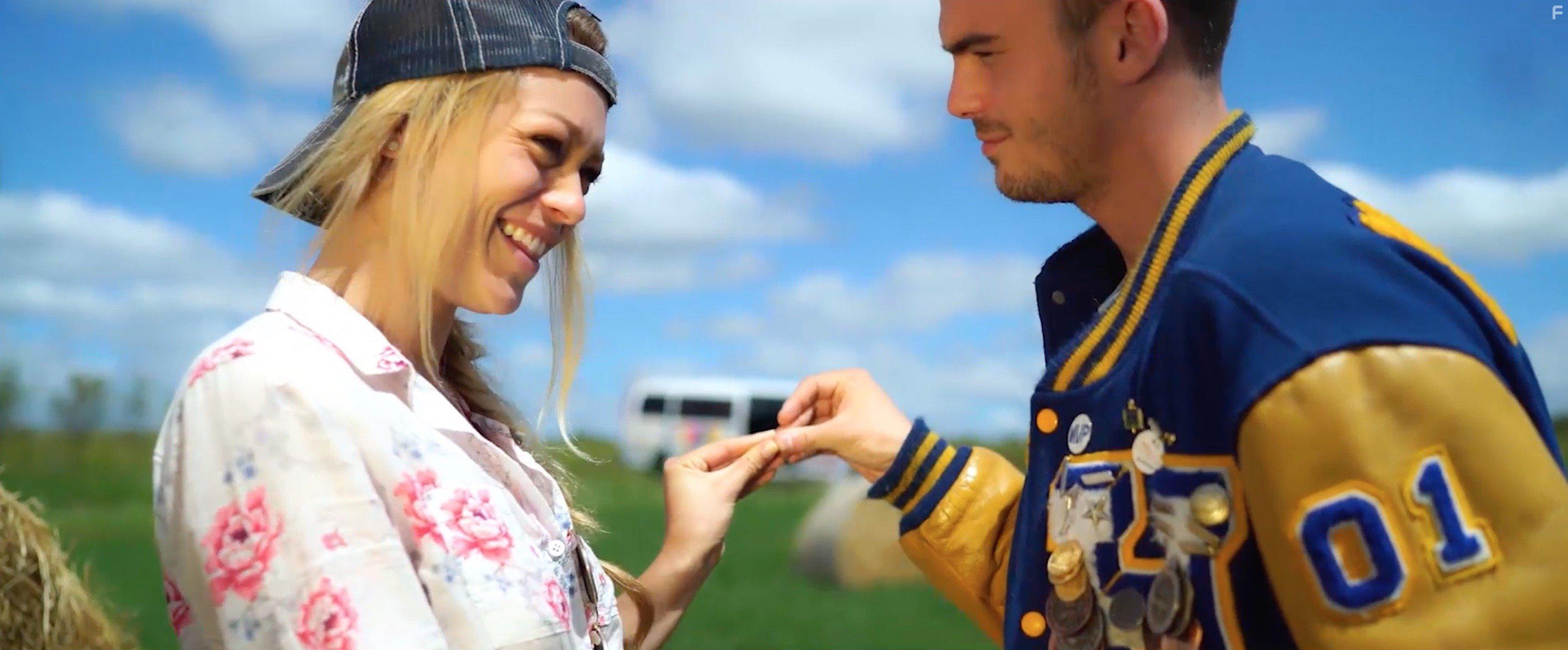 Ryan Moore and Lindsey Nicole in Pitchfork (2016)