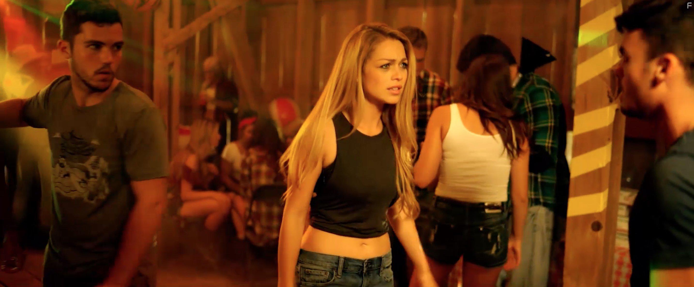 Brian Raetz and Lindsey Nicole in Pitchfork (2016)