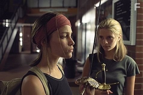 Piper Perabo and Mischa Barton in Baс не догонят (2001)