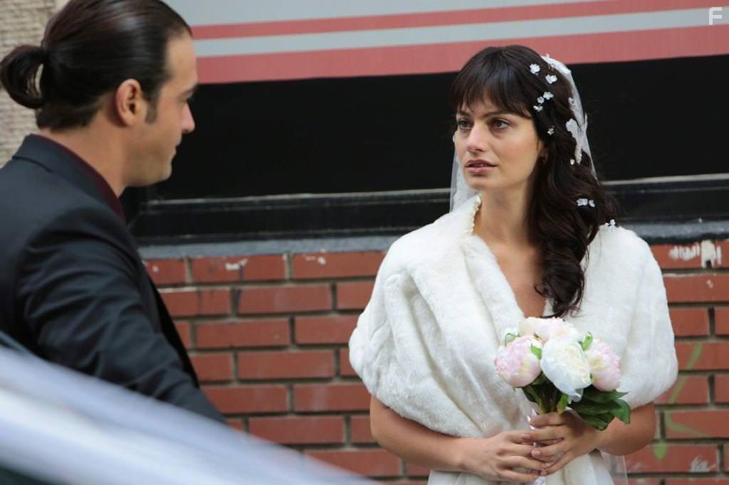 Sarp Levendoglu and Glcan Arslan in lene Kadar (2017)