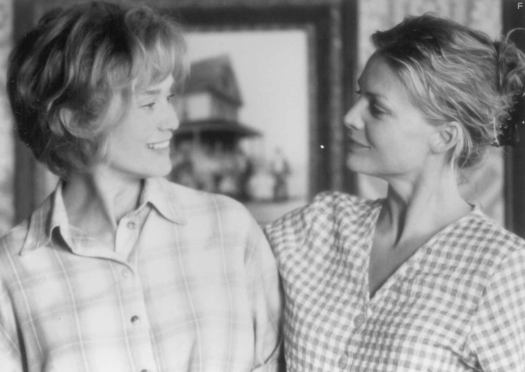 Michelle Pfeiffer and Jessica Lange in Тысяча акров (1997)