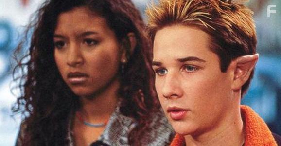 Alexis Lopez and Ryan Merriman in The Luck of the Irish (2001)