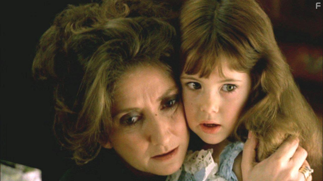 Norma Aleandro and Analia Castro in La historia oficial (1985)