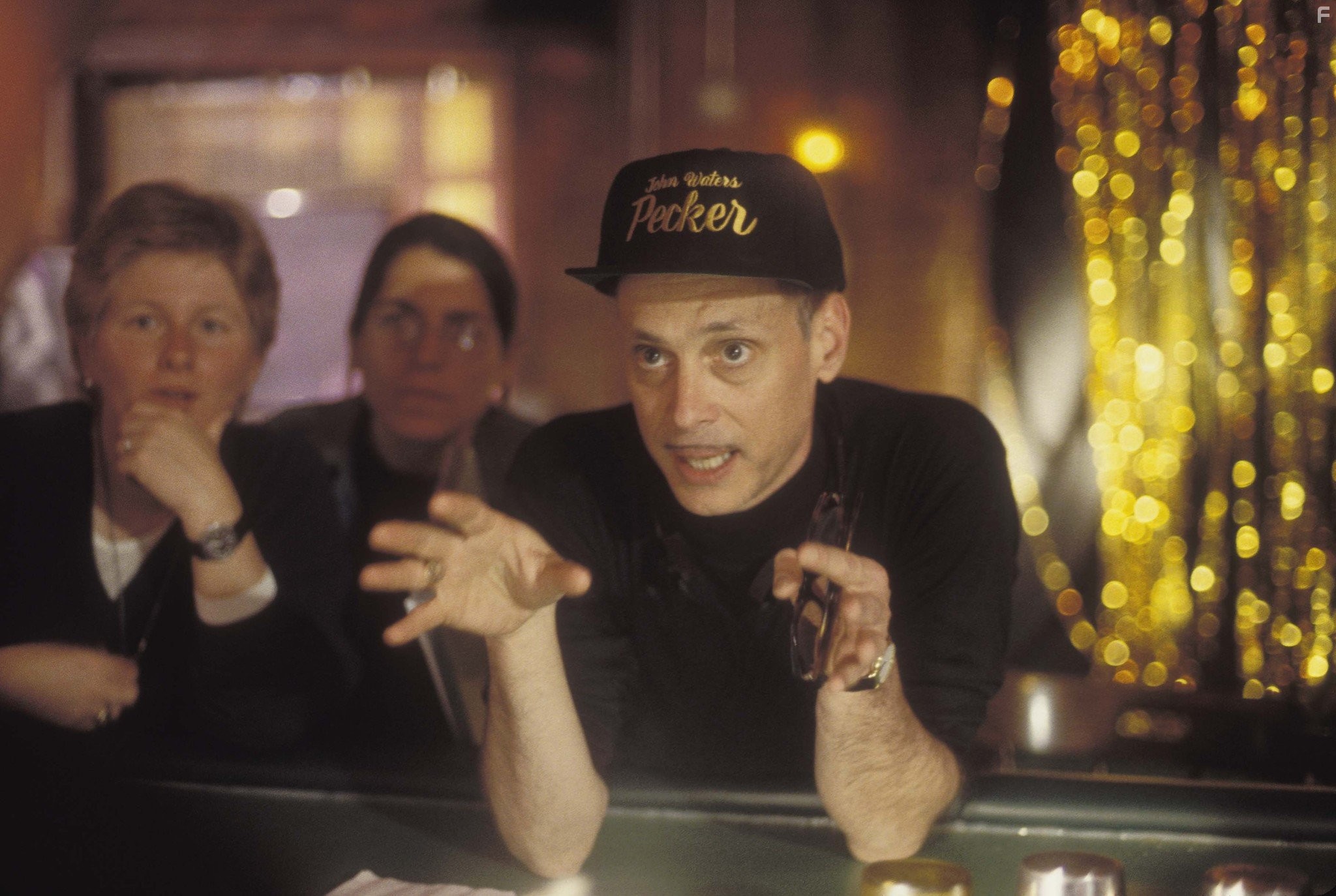 John Waters in Фотограф (1998)