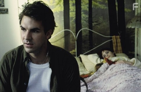 Zooey Deschanel and Paul Schneider in Все настоящие девушки (2003)