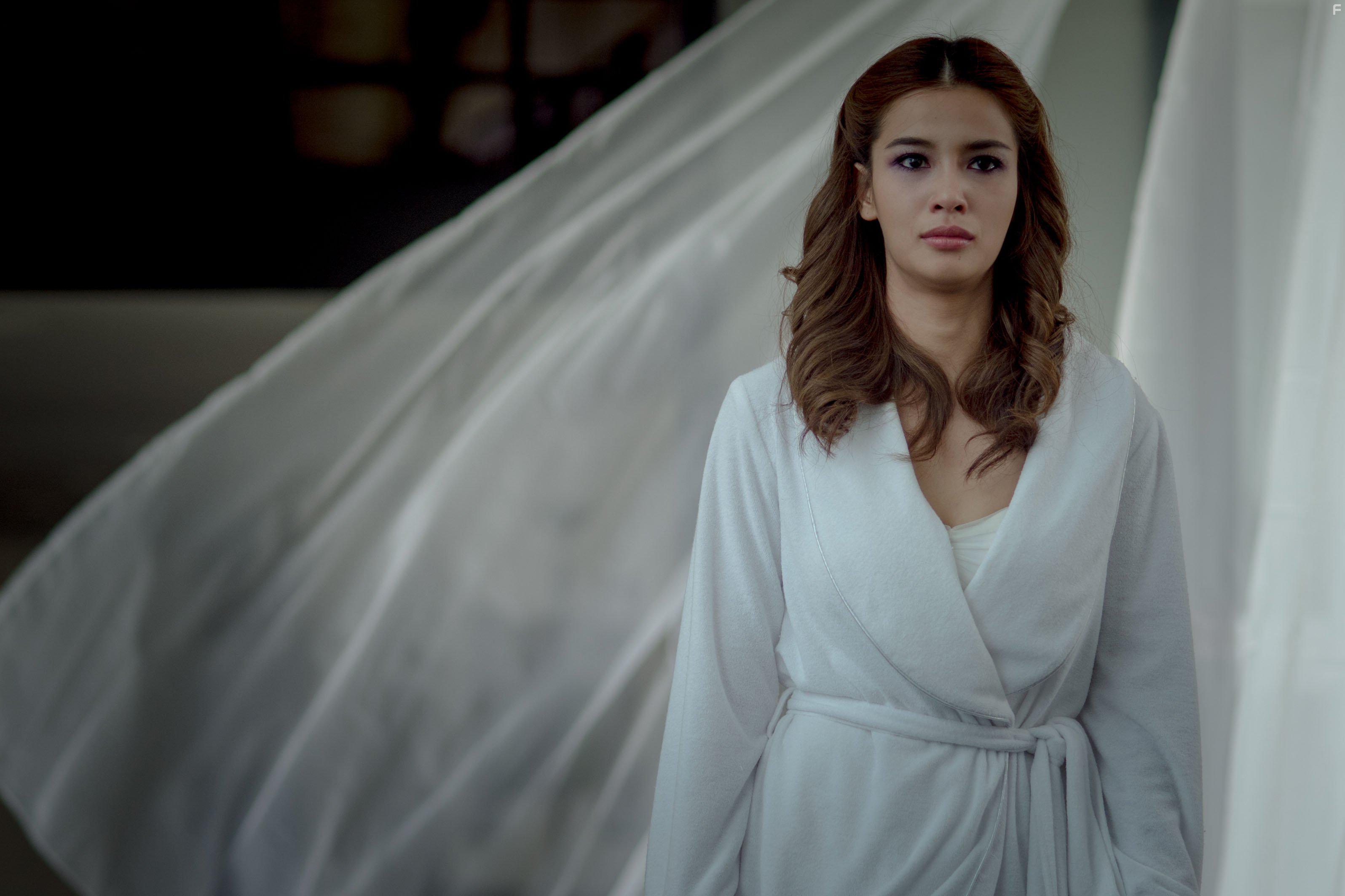 Wannarot Sonthichai in Take Me Home (2016)