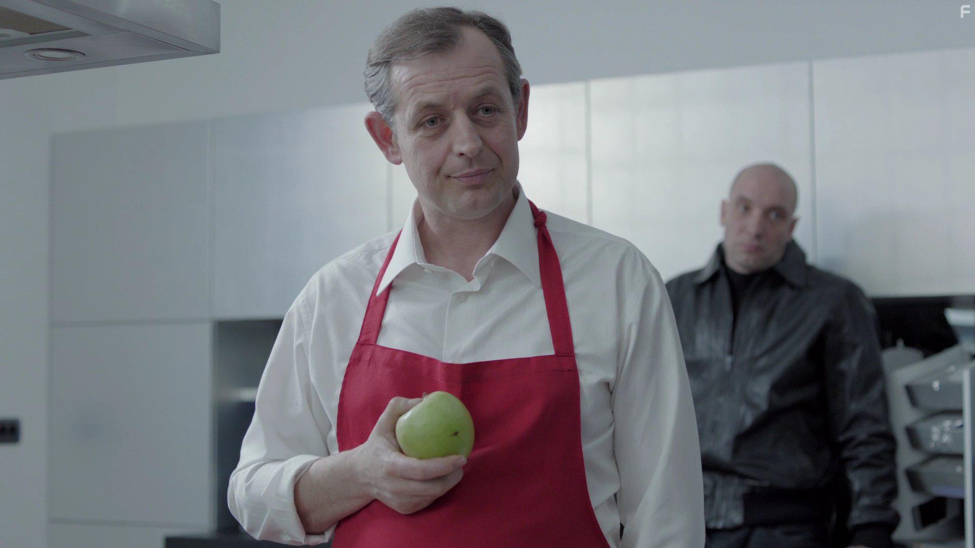 Mihail Bilalov and Zachary Baharov in Pod prikritie (2011)