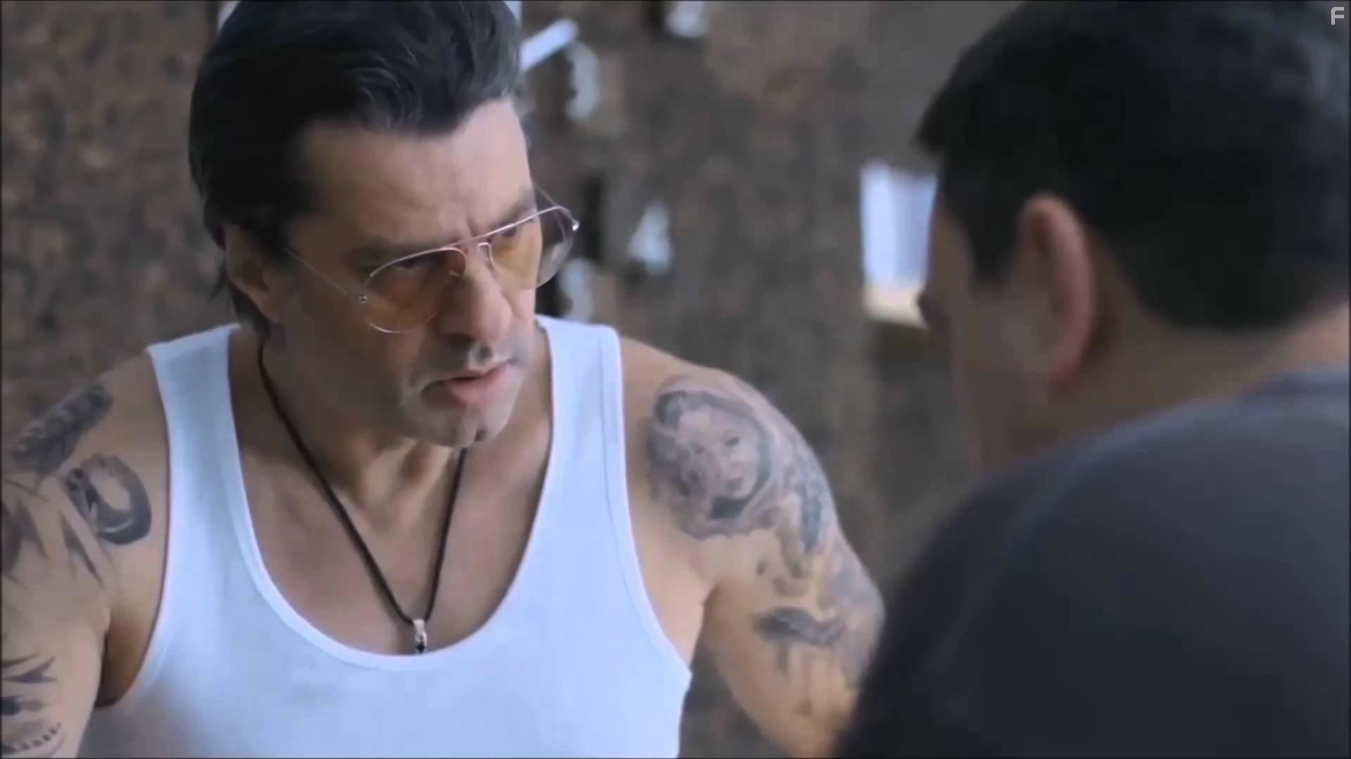 Marian Valev in Pod prikritie (2011)