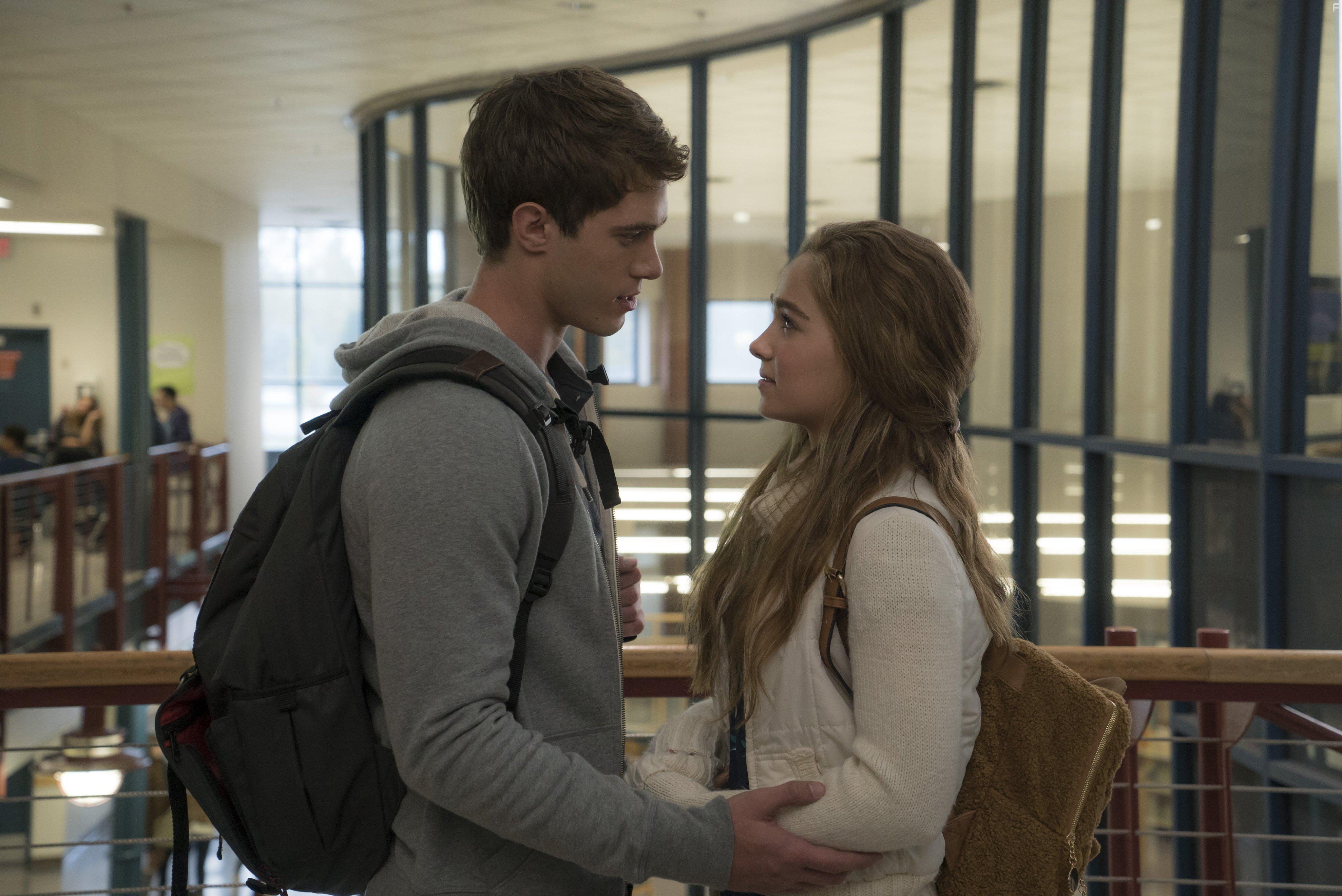 Blake Jenner and Haley Lu Richardson in The Edge of Seventeen (2016)