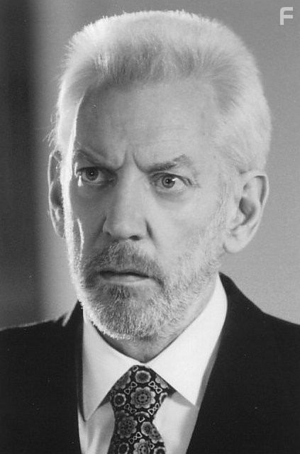 Donald Sutherland in Теневой заговор (1997)