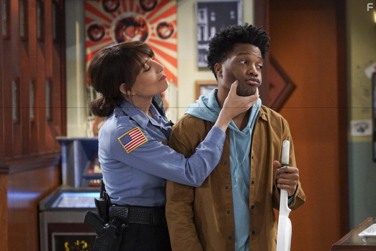 Katey Sagal and Jermaine Fowler in Superior Donuts (2017)
