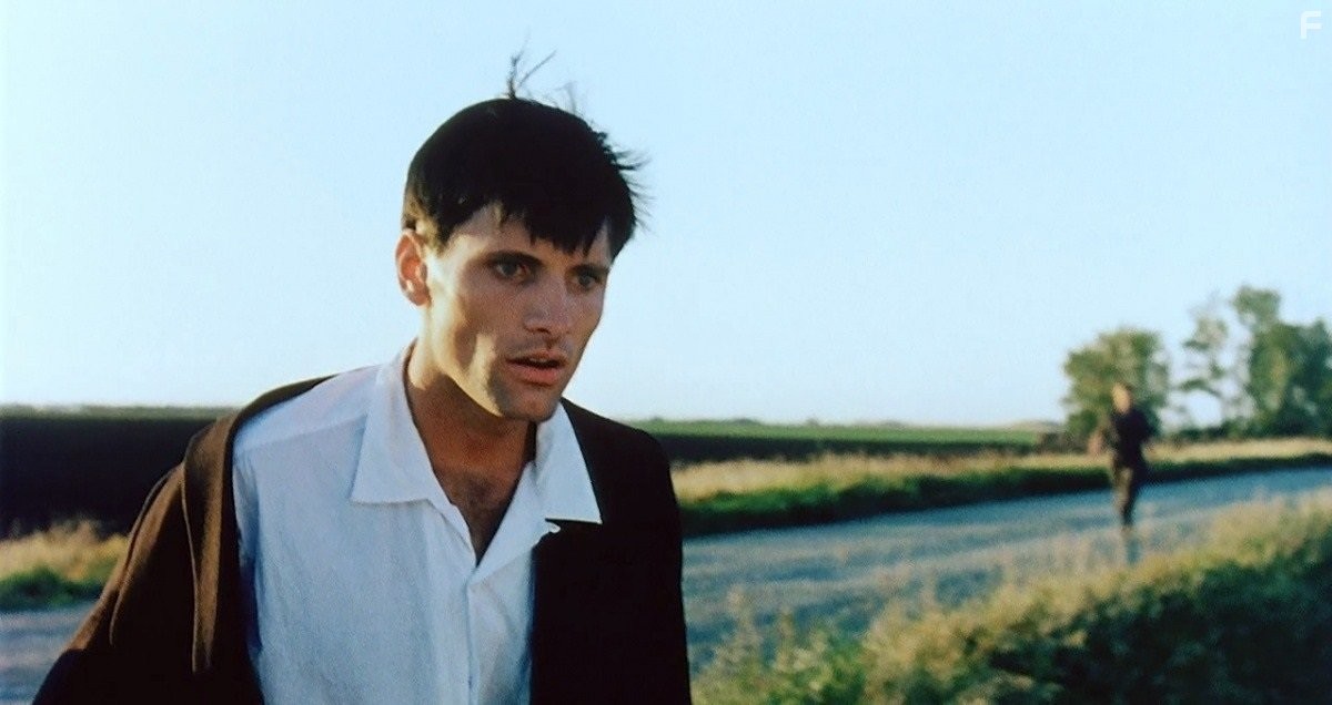 Viggo Mortensen in Отражающая кожа (1990)