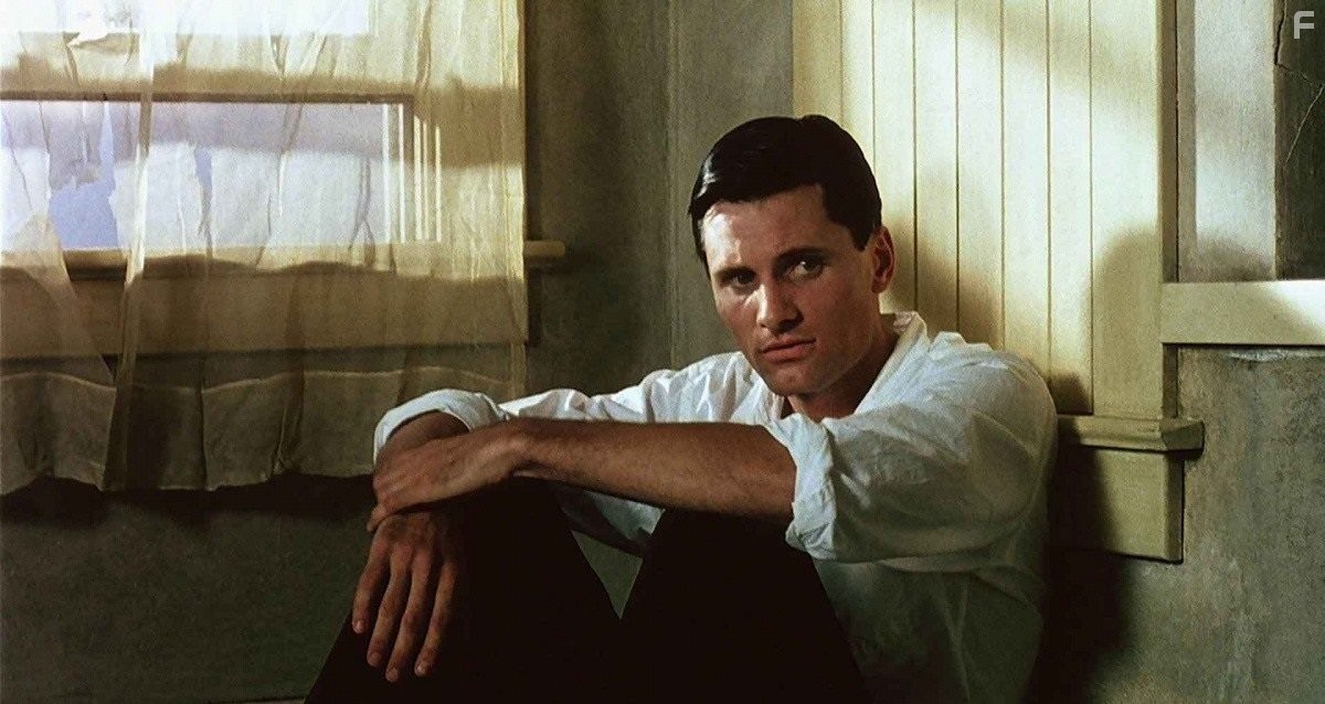 Viggo Mortensen in Отражающая кожа (1990)