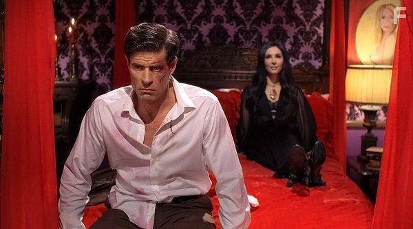 Gian Keys and Samantha Robinson in The Love Witch (2016)