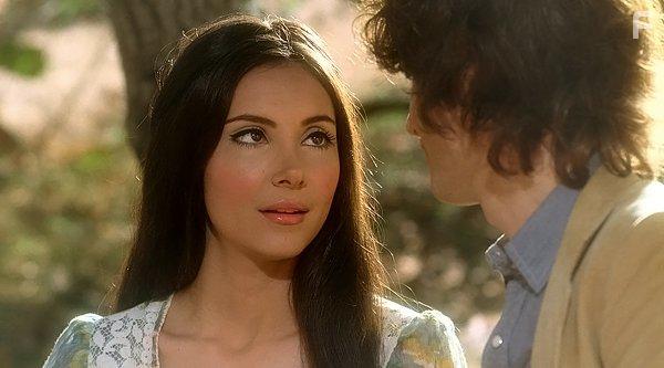 Stephen Wozniak and Samantha Robinson in The Love Witch (2016)