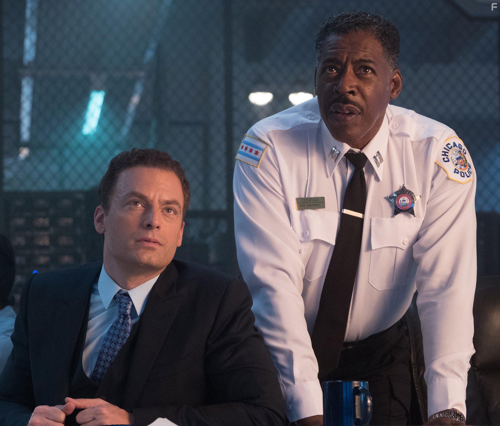 Ernie Hudson and Justin Kirk in A.P.B. (2016)