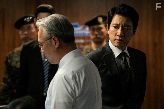 Kyeong-yeong Lee and Myung-min Kim in Pandora (2016)