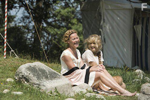 Connie Nielsen and Mathilde Thomine Storm in Lvekvinnen (2016)