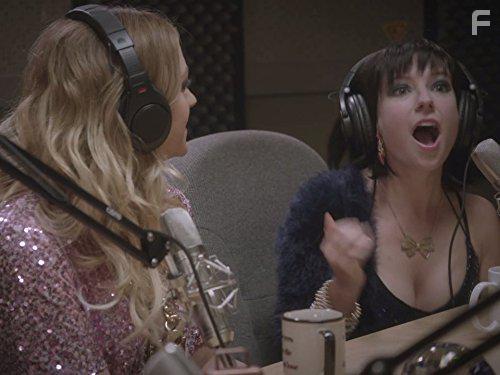 Sugar Lyn Beard and Abby Elliott in Garfunkel and Oates (2014)