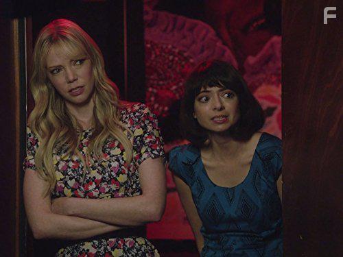 Riki Lindhome and Kate Micucci in Garfunkel and Oates (2014)