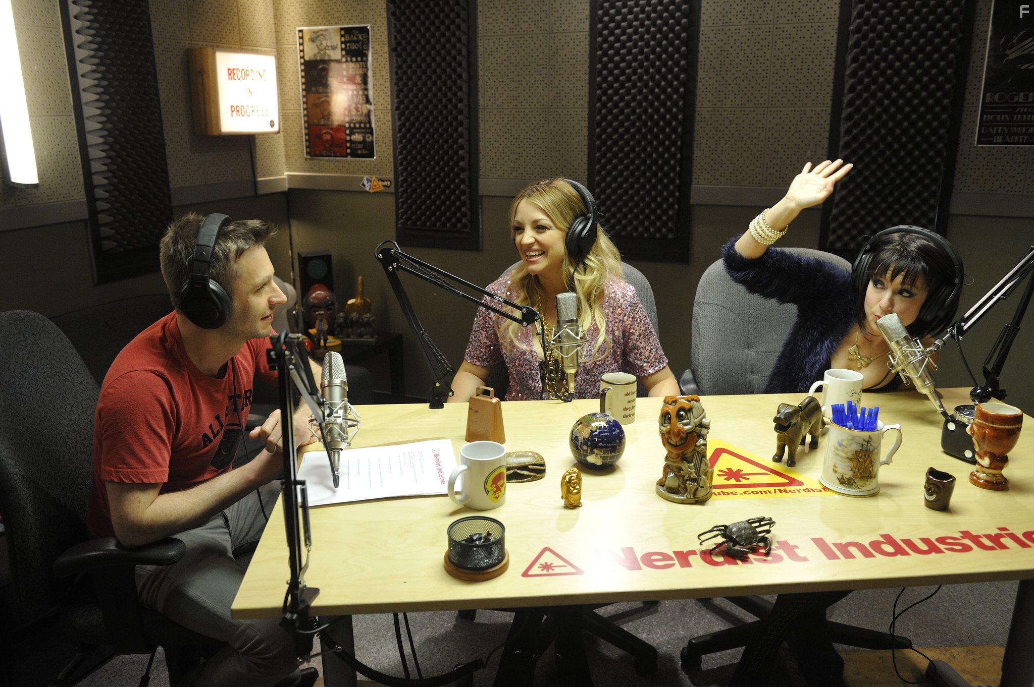 Sugar Lyn Beard, Chris Hardwick, and Abby Elliott in Garfunkel and Oates (2014)