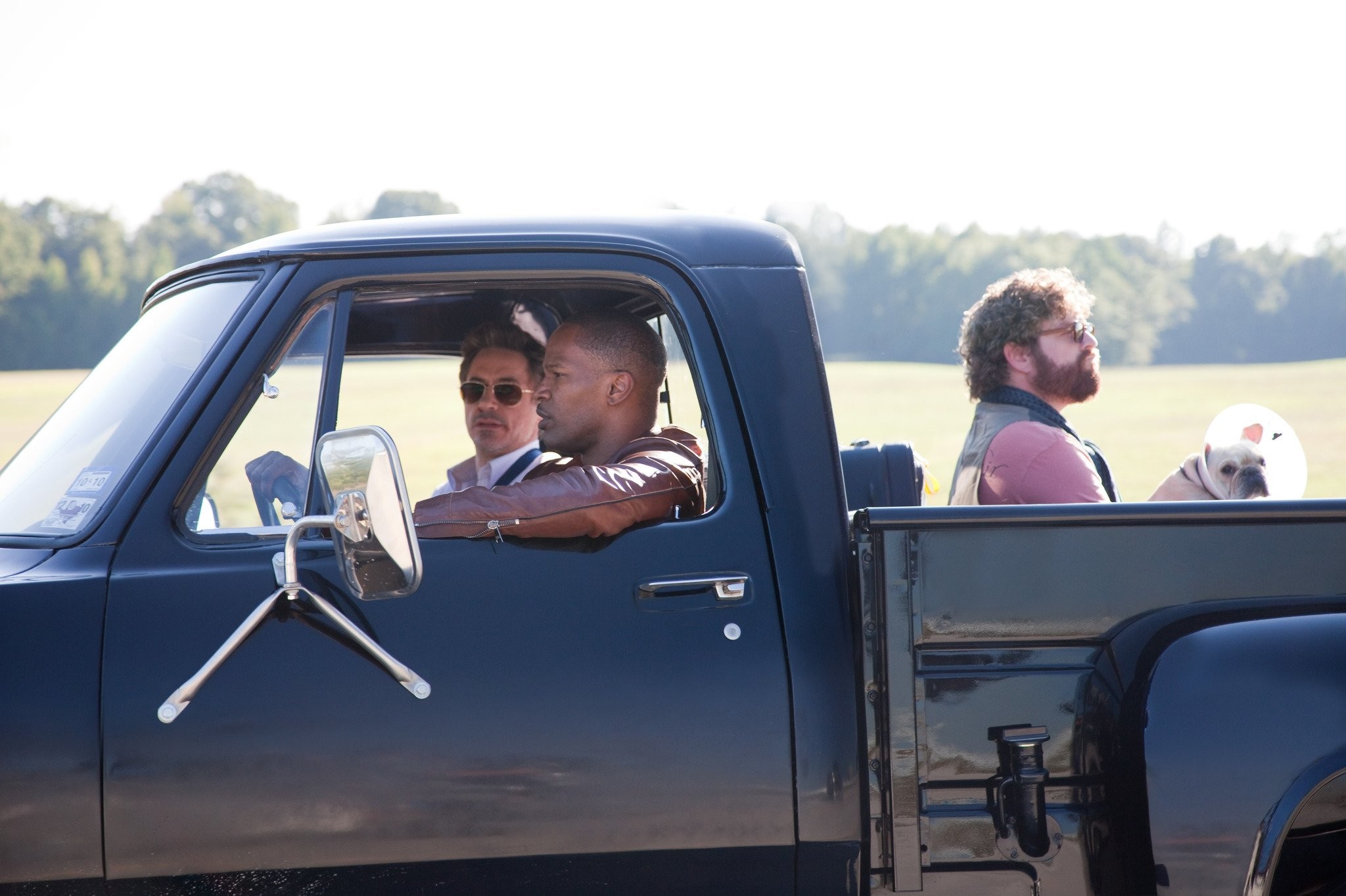 Jamie Foxx and Zach Galifianakis in Впритык (2010)