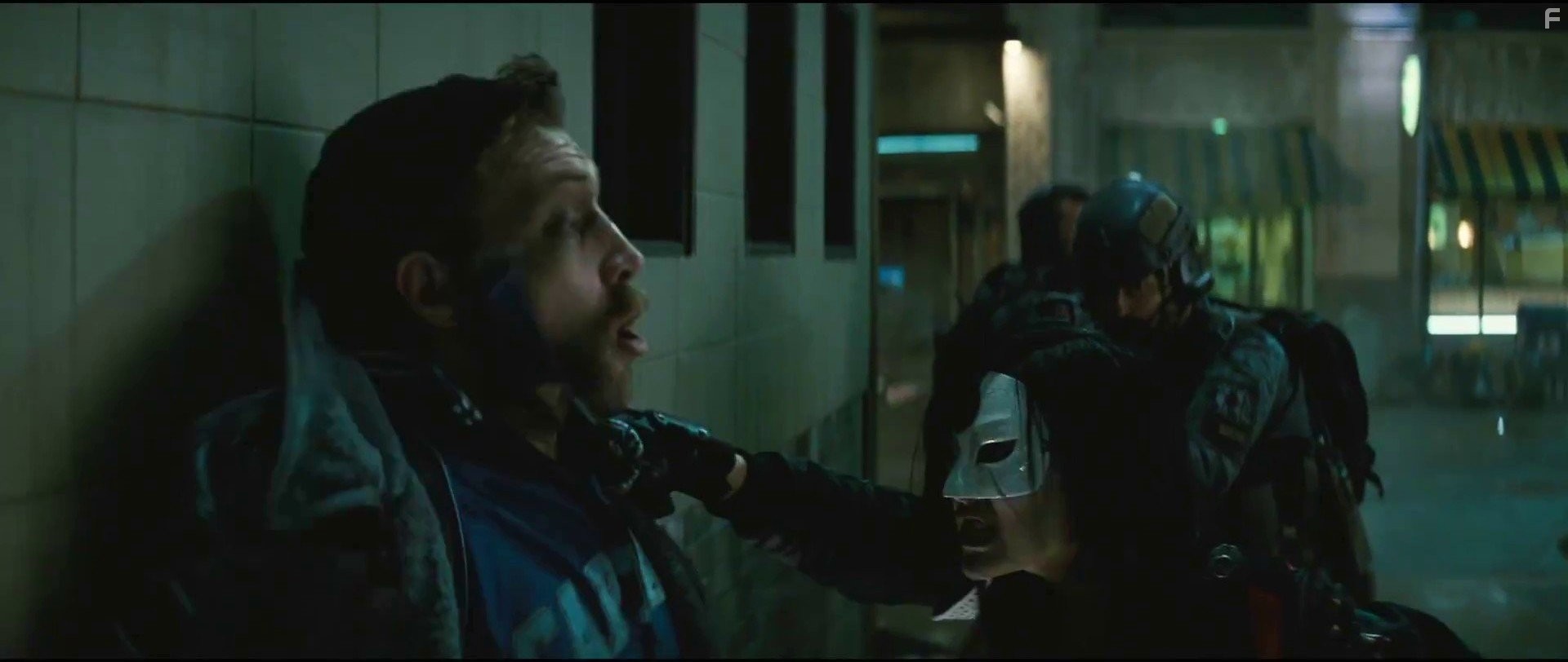 Jai Courtney and Karen Fukuhara in Отряд самоубийц (2016)